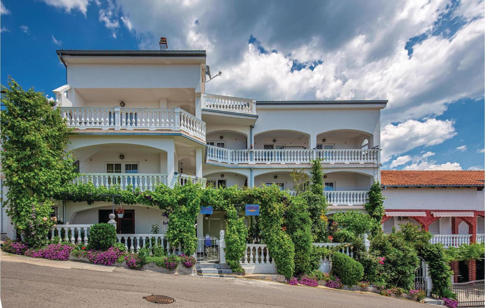 Nice Apartment In Crikvenica With Kitchen Eksteriør billede