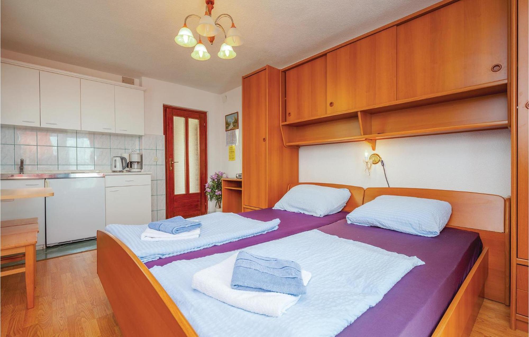 Nice Apartment In Crikvenica With Kitchen Eksteriør billede